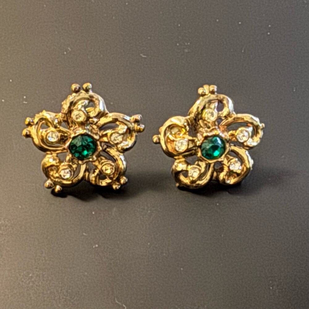VTG Gold Colored Emerald Clear Rhinestones‎ Screw Earrings Flower Floral Clip On
